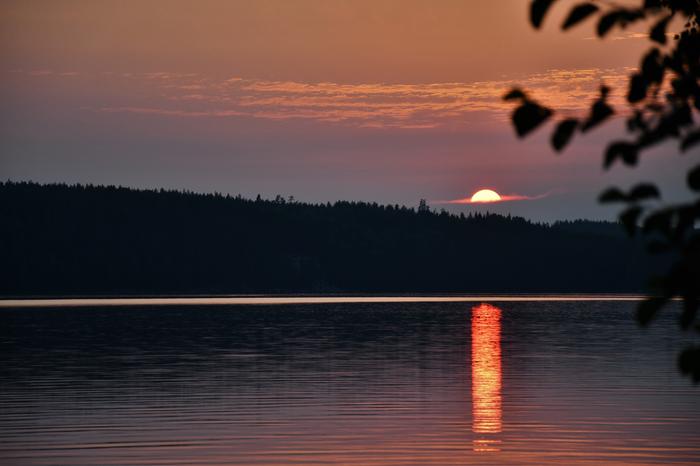 Komea auringonlasku Repovedellä Valkealassa.