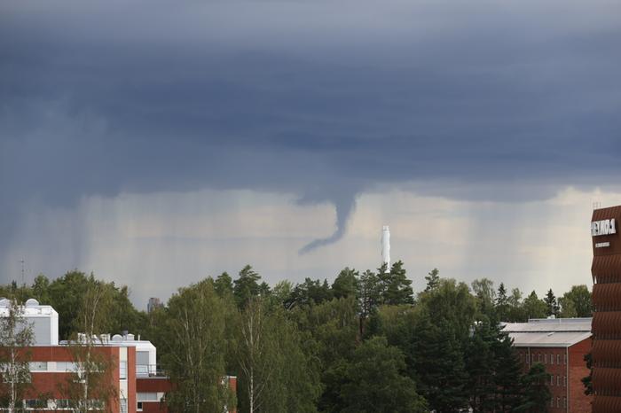 Suppilopilvi Pääkaupunkiseudulla nähtiin suppilopilvi elokuussa 2025.