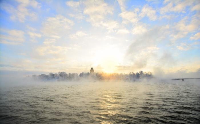  Merisavua eli haihtumissumua Helsingin edustalla kovilla pakkasilla. Ilman lämpötila -18, merivesi +3.