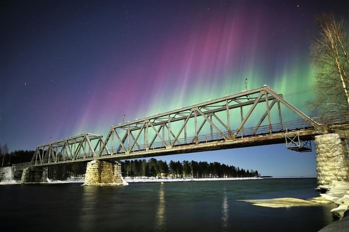 Revontulet Oulujoen yllä 15.1.2022