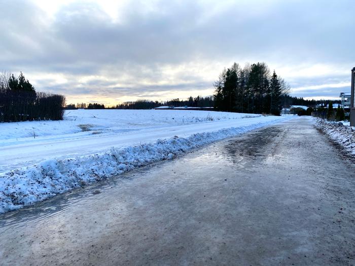 Föhn-tuuli lauhdutti säätä ja liukastutti teitä tammikuussa 2022.