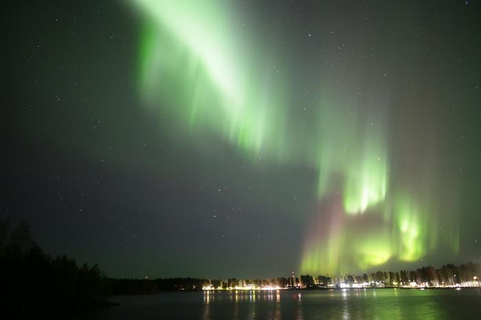 Revontulia Oulujoella Vaalassa.