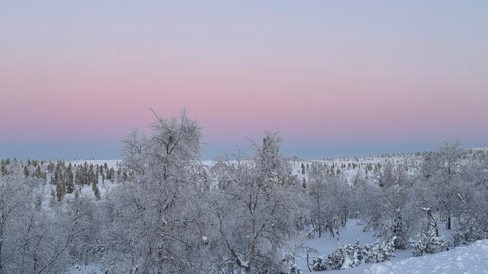 Kaamosajan värejä Kaamosajan värejä pohjoisessa.
