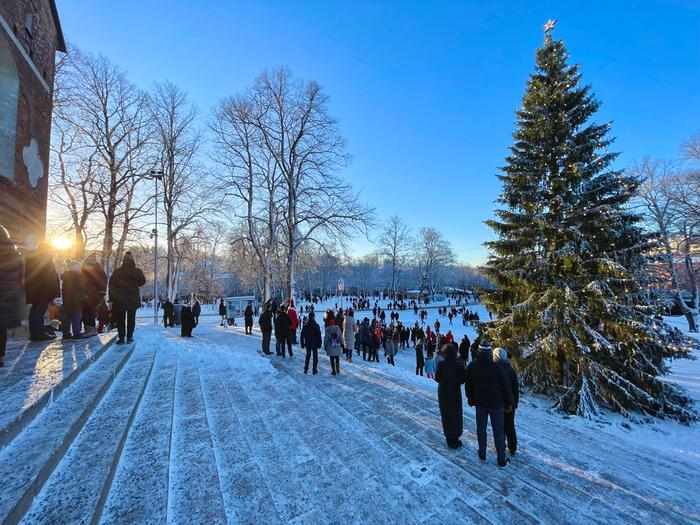 Joulurauha julistettiin Turussa jouluaattona aurinkoisessa talvisäässä. Alkavalla viikolla säätyyppi kuitenkin muuttuu.