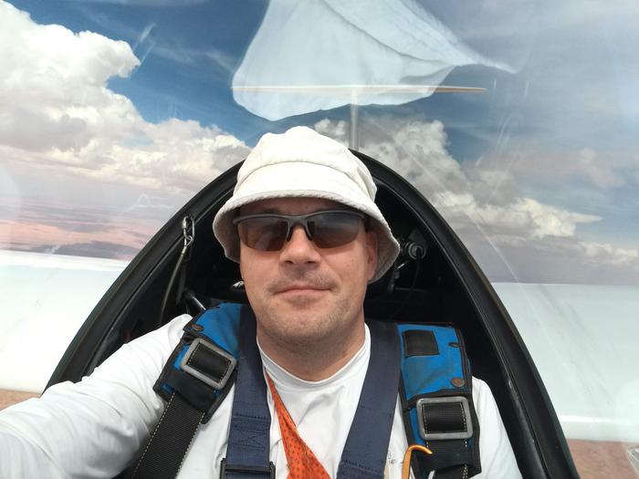 Forecan meteorologi Kristian Roine harrastaa purjelentämistä.