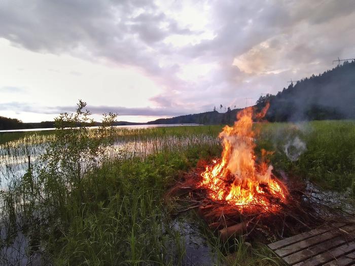 Osaassa maata sai sytyttää juhannuskokon.