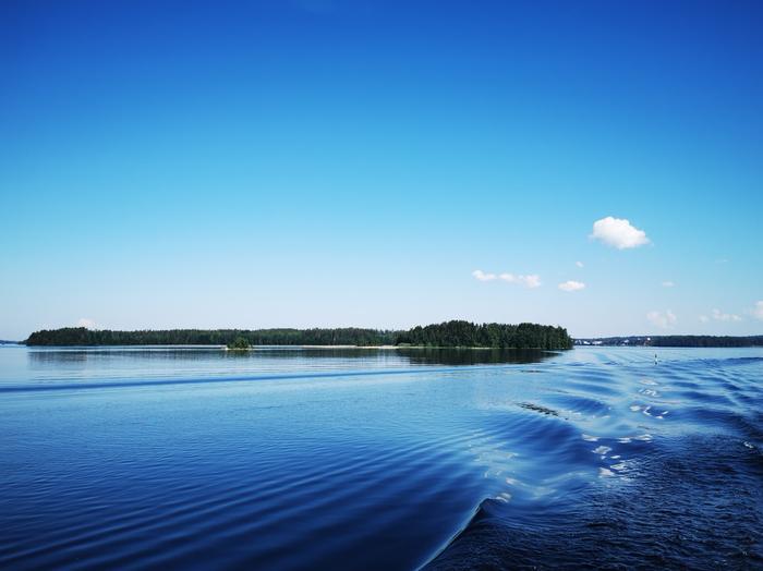 Hellepäivää voi viettää vesillä, kunhan ei anna ukkosten yllättää.