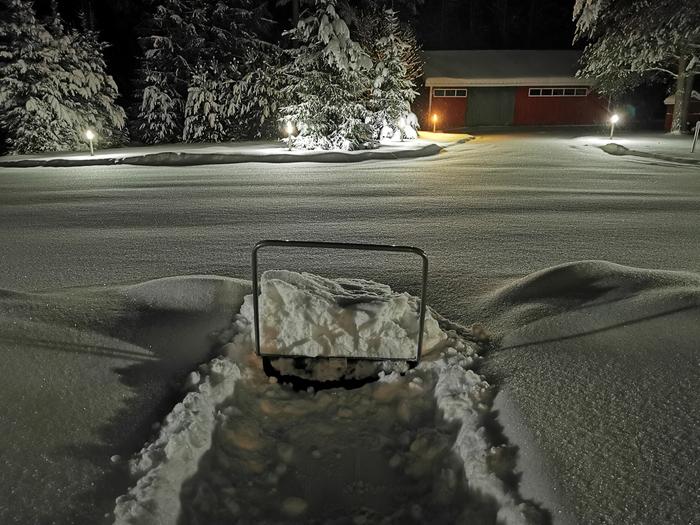 Lumimyräkkä toi lumitöitä joulukuussa 2022.