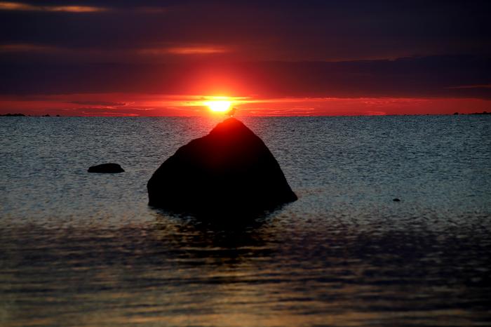 Keskiviikko on ollut kuluneen vuoden kuumin päivä. Tulevana yönä lämpötila ei monin paikoin laske alle 20 asteen maan etelä- ja itäosassa vesistöjen äärellä.