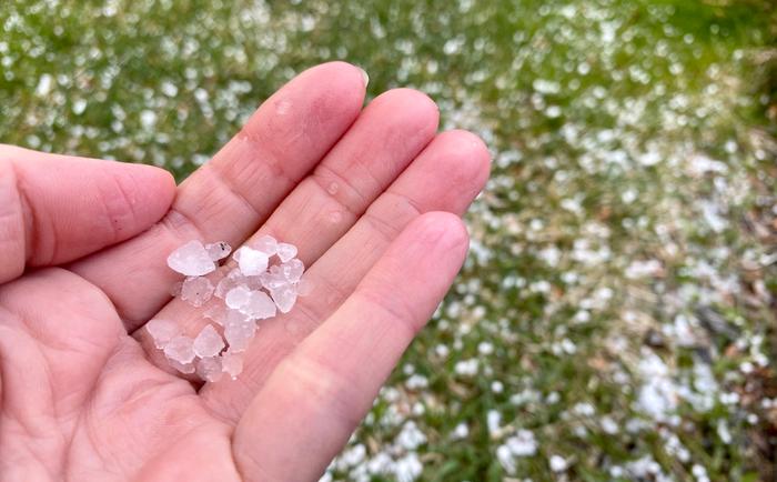 Rakeita satoi Tuusulassa huhtikuussa 2020.