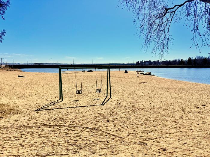 Sunnuntai oli aurinkoinen kevätpäivä koko maassa.