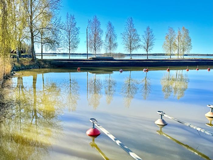 Maanantaina on laajalti poutaista ja osin aurinkoista.