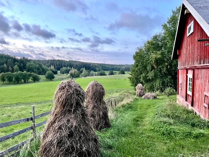 Syyskuun maisemaa ja stratuspilviä.