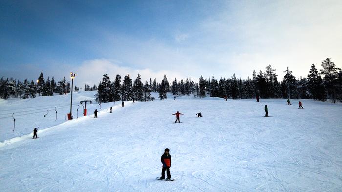 Laskettelijoita Saariselällä