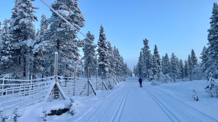 Saariselällä hiihdettiin yli 20 asteen pakkasessa marraskuussa 2023.