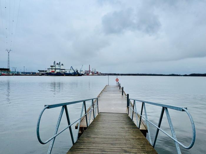 Harmaa merimaisema Kotka