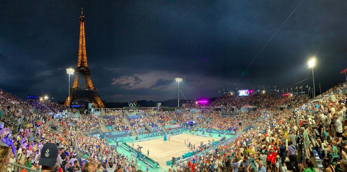 Pariisin olympialaiset Sää oli Pariisin olympialaisissa kesällä 2024 vaihtelevaa. Sateet ja ukkoset aiheuttivat ajoittain keskeytyksiä. Kuumimmillaan lämpötilat kipusivat noin 35 asteeseen.