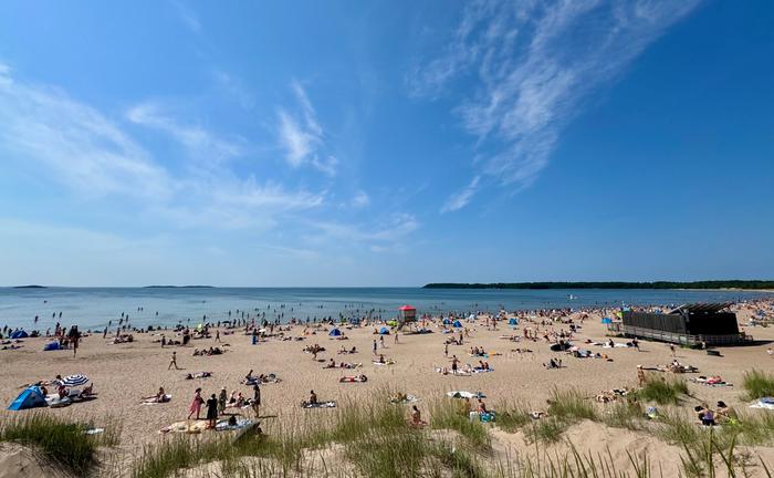 Lämmin kesäpäivä täytti Yyterin hiekkarannan heinäkuussa 2025.