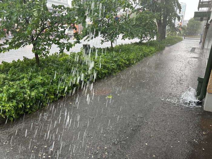 Räväkkää sadetta Vaasassa.