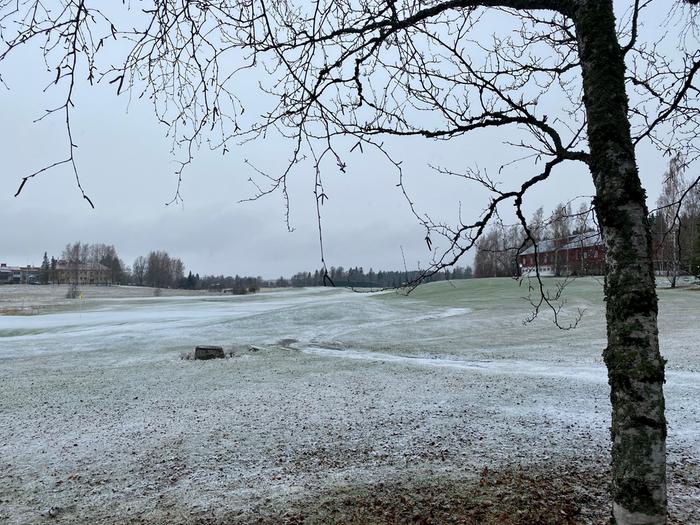 Lumisade valkaisi kevätmaiseman.