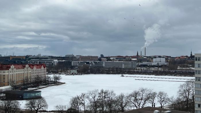 Pilvinen maaliskuun päivä Helsingissä.