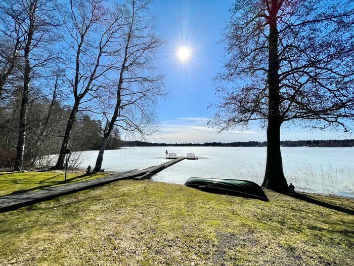 Huhtikuun aurinkoa Huhtikuun aurinkoa Hämeenlinnassa.