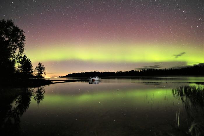 Revontulia Oulujoella.