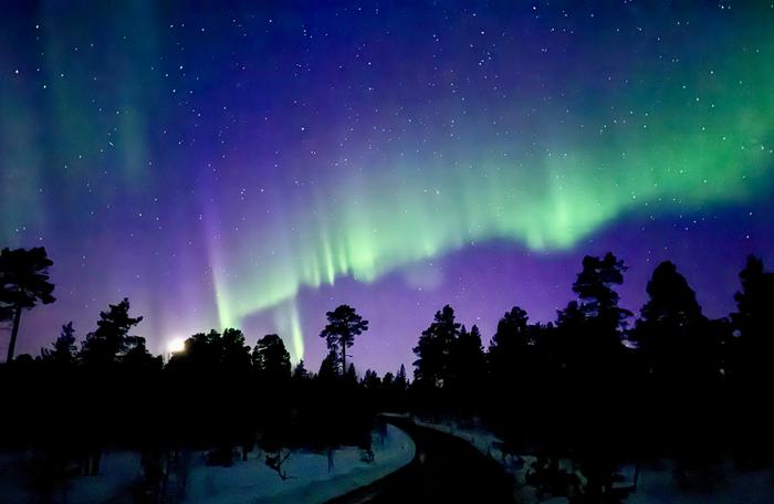 Revontulien loistetta.