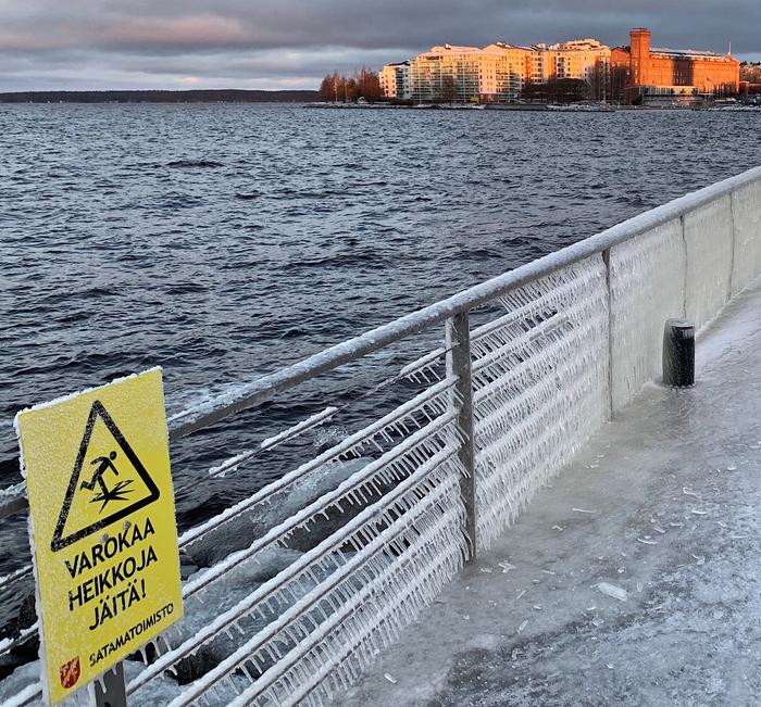 Joulukuu on alkanut hyvin kylmänä Suomessa ja valtaosassa Eurooppaa. Näsijärvellä Tampereella ei kuitenkaan ole vielä jääpeitettä.
