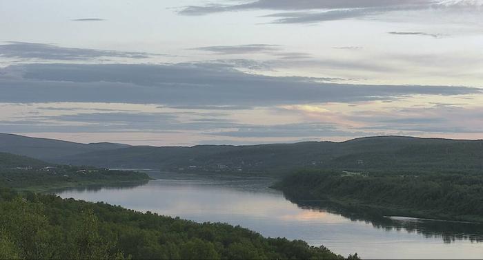 Kesän 2020 viimeisen yöttömän yön 26.-27.7. maisemaa Nuorgamissa puolen yön maissa klo 0.52.
