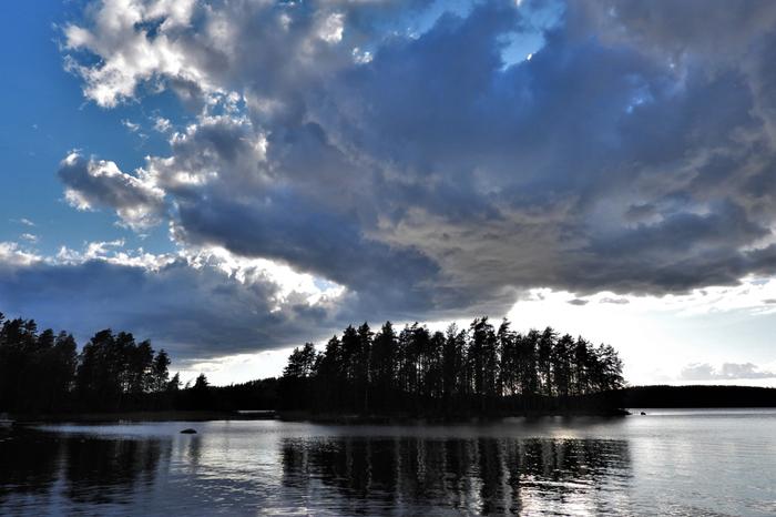 Suomen kesään kuuluu myös ajoittain viileämpiä ja pilvisempiä päiviä.