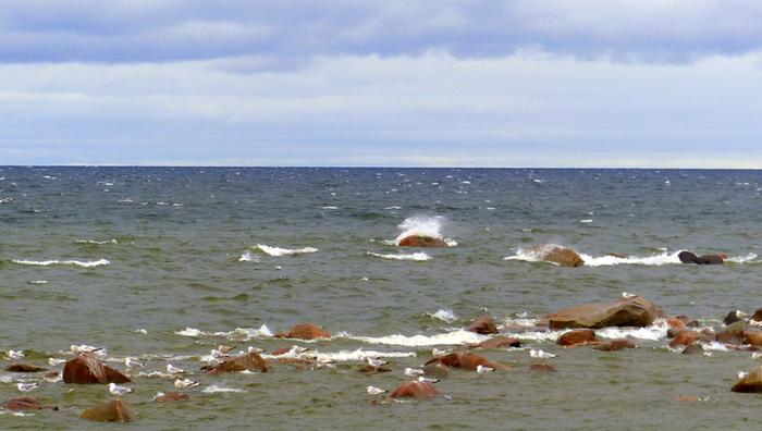 Aaltoja Lohtajalla Epävakainen ja ajoittain tuulinen sää jatkuu.