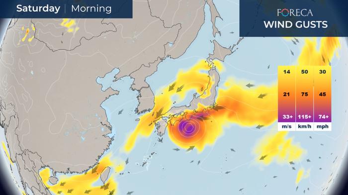Taifuuni Chan-hom on vähitellen heikkenemässä trooppiseksi myrskyksi Japanin edustalla.