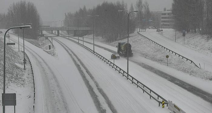 Lumisateita Rovaniemellä 26. lokakuuta 2022.
