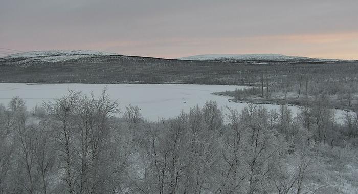 Marraskuinen pakkasaamu Enontekiöllä.