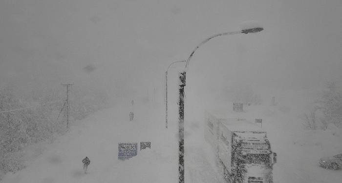 Sakea pyry Kilpisjärvellä Kilpisjärvellä pyrytti runsaasti lunta 18. maaliskuuta 2025.