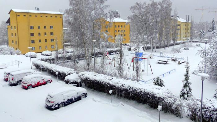 Lumi peitti maan Vaasassa aamulla 3. huhtikuuta 2020.