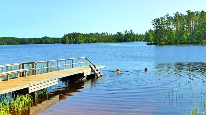 Kuumalla säällä on tärkeää viilentää kroppaa.