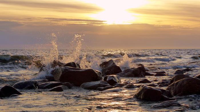 Aallot Illan aaltoja Lohtajalla.