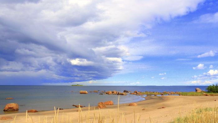 Aurinkoa ja sadetta Lohtajalla.