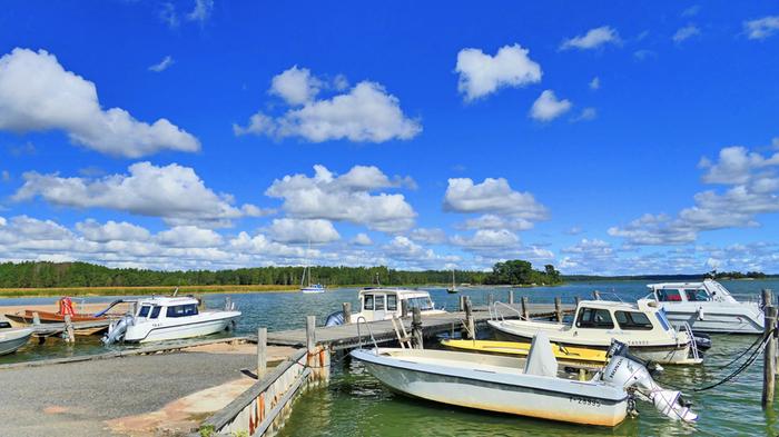 Veneet Aurinkoinen venesatama.