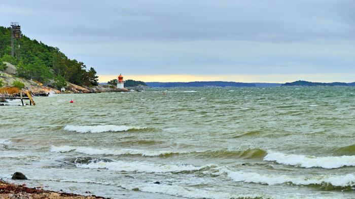 Tuulta ja aaltoja Kustavissa.