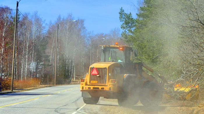 Katupölyä Katupöly huonontaa ilmanlaatua etenkin keväisin.