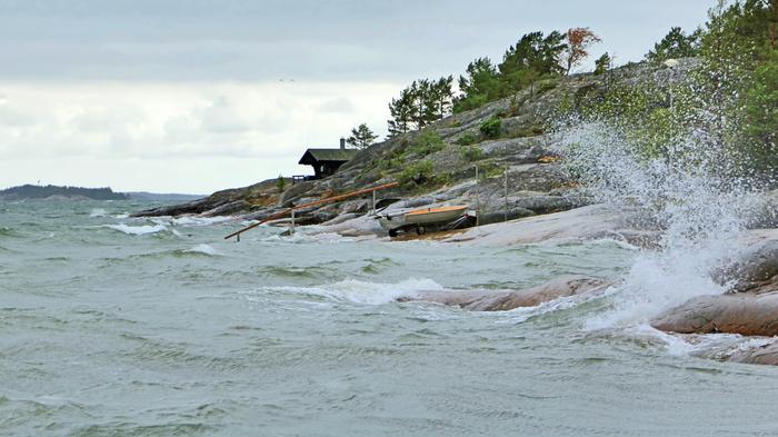 Tuulta ja aaltoja Kustavissa.