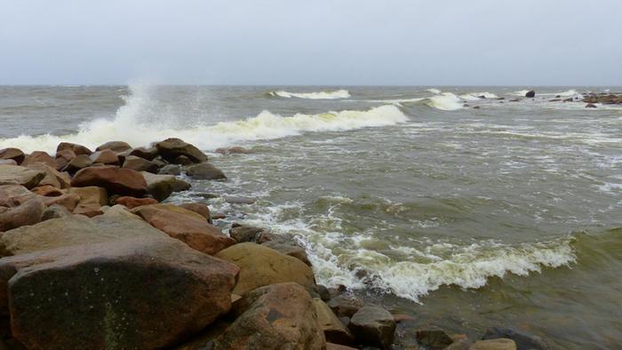 Harmaata ja tuulta Lohtajalla.