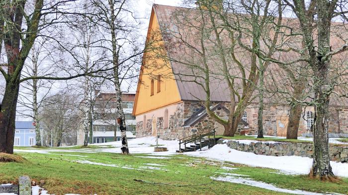 Nurmikko vihersi tammikuussa 2026 Uudessakaupungissa.