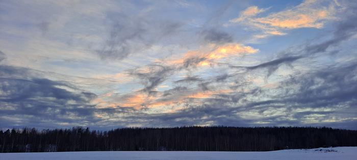 Pilvet voivat olla myös ohuita riekaleita.