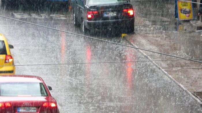 Sadekuuro Helsingissä Sadekuuro Helsingissä