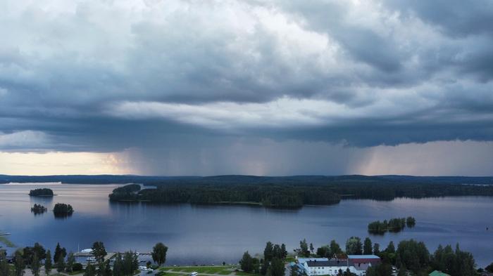 Sadekuuroja ja jatkuvampiakin sateita on odotettavissa myös jatkossa.