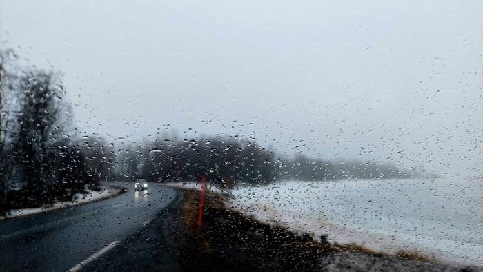 Sumua ja vesisadetta.